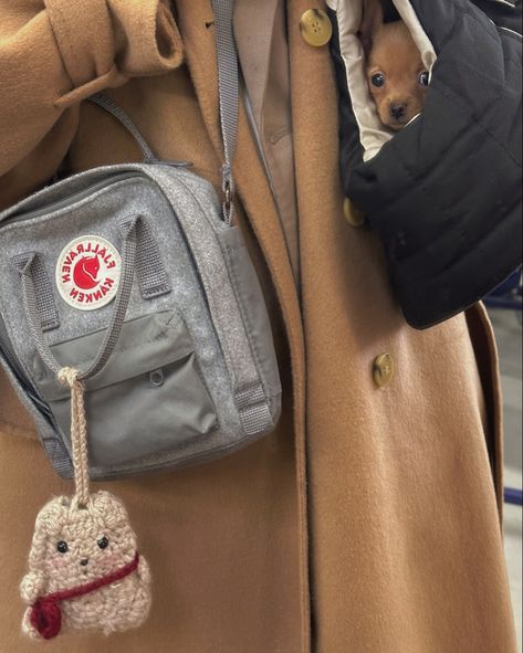 Fjallraven kanken #russiantoy #fashion #crochet #amigurumi #fjallraven #kawaii #kfashion #minimalist #puppy #beige #aesthetic Kanken Hip Pack Outfit, Fjallraven Sling, Fjallraven Kanken Outfit, Hip Pack Outfit, Fjallraven Kanken Sling, Kanken Sling Bag, Sling Bag Outfit, Kanken Sling, Kanken Mini