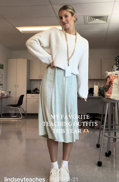 Teacher Skirt Outfits Winter, Christian School Teacher Outfits, Teacher Skirt Outfits, Teacher Outfits Women, Teacher Fashion Elementary, Elementary Teacher Outfits, Teacher Outfit Inspiration, Preschool Teacher Outfits Casual, Social Worker Outfits