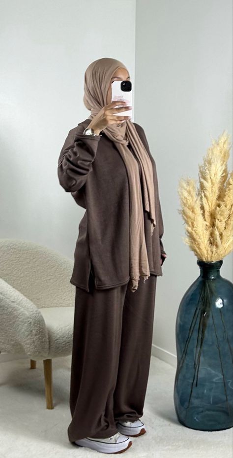 Hijab With Western Outfit, Modest Lounge Wear, Islamic Dresses, Hijab Clothes, Hijab Model, Modest Hijab, Outfits Hijab, Hijab Style Casual, Islamic Dress