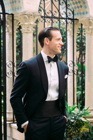 Dapper South Beach Wedding Tuxedo With Cummerbund Men, Cumberbun Tuxedo, Wedding Guest Men, Groomsmen Ideas, Mens Formalwear, Old Hollywood Wedding, Beach Wedding Guests, Black And White Tuxedo, Fancy Clothes