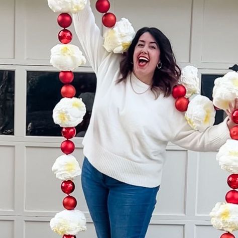 Spray Foam Candy Decorations, Giant Popcorn And Cranberry Garland, Diy Spray Foam Christmas Decorations, Diy Popcorn Garland Spray Foam, Diy Giant Popcorn Garland, Large Popcorn Garland Diy, Giant Popcorn Box Diy, Spray Foam Crafts Ideas, Spray Foam Popcorn