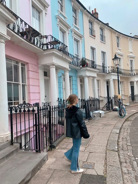 Primrose Hill London Aesthetic, Notting Hill Photoshoot, Notting Hill London Aesthetic, Notting Hill Photo Ideas, London Trip Aesthetic, Notting Hill Aesthetic, New York Life Aesthetic, London Girl Aesthetic, Double Decker Bus London