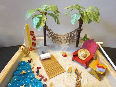 Palm Tree Garden, Palm Trees Garden, Beach Fairy Garden, Beach Themed Crafts, Mini Gardens, Fairy Garden Designs, Tree Garden, Fairy Garden Crafts, Beach Garden