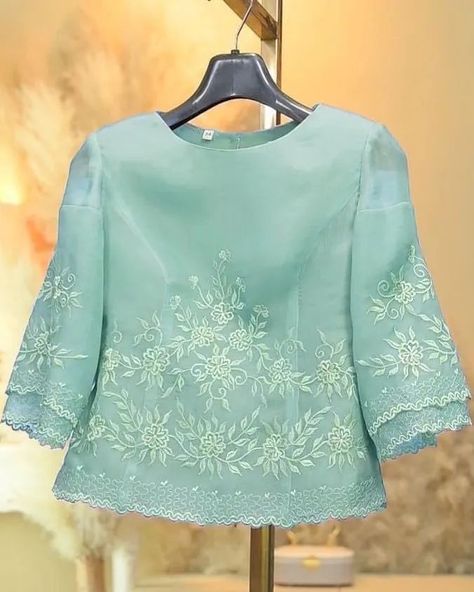 Tajikistan Dress, Claudia Lopez, Simple Blouses, Kebaya Lace, Blouse Tutorial, Filipiniana Dress, Cotton Short Dresses, Western Blouse, Thai Fashion