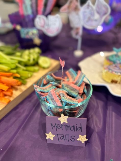 Mermaid Candy Table Ideas, Mermaid Party Dessert Table, Mermaid Snack Table, Under The Sea Candy Bar, Oneder The Sea 1st Birthday Food, Under The Sea Candy Table, H2o Birthday Party, Mermaid Candy Bar, Mermaid Candy Table