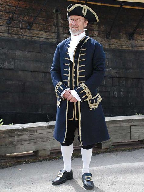 1745 ship captain Sea Captain Aesthetic Outfit, Ship Captain Uniform, 18th Century Sailor, Captain Aesthetic, Captain Clothes, Captain Outfit, Sailor Clothes, Hook Costume, Captain Hook Costume