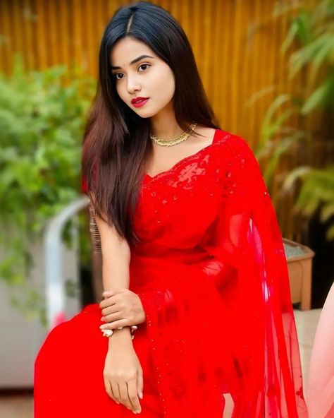 You are not a woman in a red saree – you are a representation of love, of beauty🤗🌸🌸 #saree #sareelove #iampujaofficial01 Simple Dress Casual, Best Couple Pics For Dp, Iranian Beauty, Beautiful Eyes Pics, Couple Pics For Dp, Girl Dpz, Divine Beauty, Tv Streaming