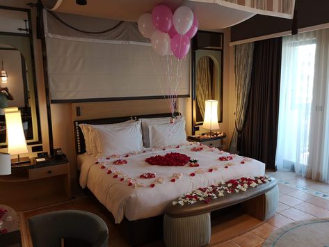 Rose Petals On Bed, Petals On Bed, Hotel Room Decoration, Romantic Hotel Rooms, Shangri La Hotel, Hotel Wedding Venues, Romantic Room, Romantic Hotel, Pink Sofa