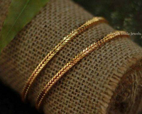 Bangle Models, Simple Gold Bangle, Plain Gold Bangles, Cutwork Blouse, Minimal Jewellery, Gold Bangles For Women, Gold Bangle Set, Bridal Jewelry Vintage, Modern Gold Jewelry