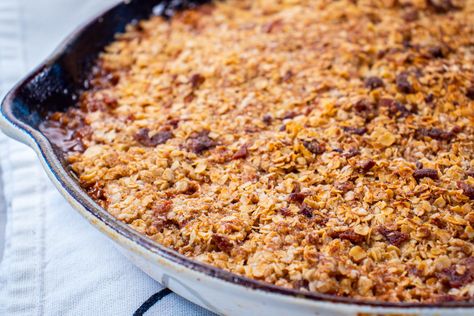 Bacon Caramel Apple Crisp | 12 Tomatoes Caramel Apple Crisp, Caramelized Bacon, Flavored Bacon, 12 Tomatoes, Bacon Grease, Quick Oats, Crumble Topping, Caramel Apple, Apple Crisp