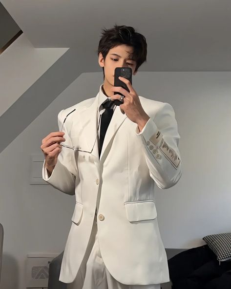 Formal Aesthetic, Asian Guys, Clothes Korean Style, Cute Asian Guys, Cute School Supplies, Handsome Anime Guys, Handsome Anime, Asian Men, Couture Fashion