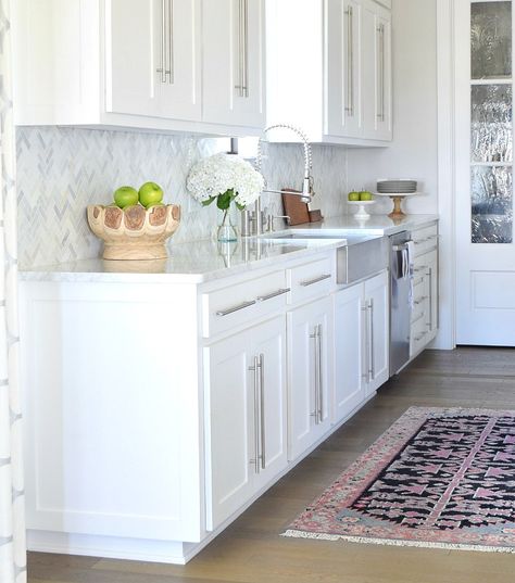 9 Simple Tips For Styling Your Kitchen Counter Tops - How to Style Kitchen Counters Styling Your Kitchen, Counter Styling, Blue Countertops, Kitchen Counter Styling, Lake Condo, Replacing Kitchen Countertops, Kitchen Countertop Decor, Kitchen Tour, Kitchen Post