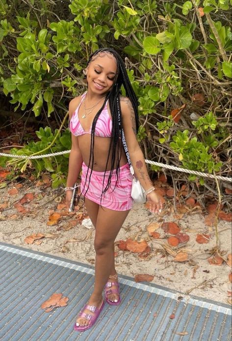 Poses With Bathing Suit, Bathing Suits Two Piece Ideas, Swimsuit Ideas Black Women, Cute Bathing Suits For Black Women, Bathing Suit Picture Ideas, Sweet 16 Outfits, Bathing Suit Outfits, Hot Summer Outfits, Vacation Outfits Women