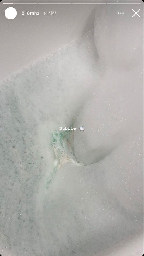 Color Bathtub, Bathtub Aesthetic, Bubble Baths, Clean Aesthetic, Vogue Beauty, Instagram Feed Inspiration, New Year New Me, Creative Instagram Stories, Easy Trendy Outfits