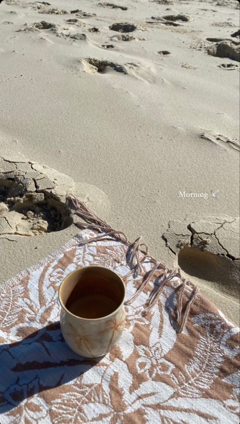 Tea On The Beach, Beach Coffee Aesthetic, Coffee By The Beach, Coffee Shoot, Coffee On The Beach, Cowgirl Coffee, Coffee Outside, Breakfast On The Beach, Beach Breakfast