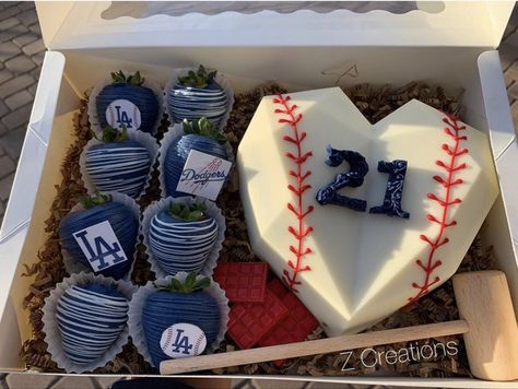 Sports Chocolate Covered Strawberries, Breakable Hearts For Men, Breakable Heart Ideas, Baseball Strawberries, Baseball Strawberries Chocolate Covered, Valentines Strawberries Ideas For Him, Breakable Heart For Him, Chocolate Covered Strawberries For Him, Baseball Cakesicles