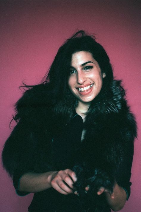 Amy Winehouse: rare and unseen – in pictures | Music | The Guardian Emmanuelle Vaugier, Karen Robinson, Amazing Amy, Musica Rock, Courtney Love, Best Portraits, Rock N’roll, Pink Wall, Amy Winehouse