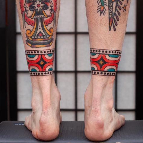 Tattoo Styles For Men, Traditional Tattoo Wrist, American Old School Tattoo, Trumpet Tattoo, Ankle Band Tattoo, Wrist Band Tattoo, Cuff Tattoo, Traditional Tattoo Inspiration, Tree Tattoos