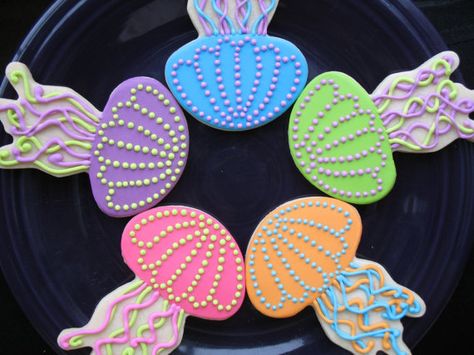 Jelly Fish Cookies, Jellyfish Cookies Decorated, Jellyfish Cookies, Animals Cookies, 16 Cookies, Cookie Techniques, Twins Party, Pie Making, Mermaid Cookies