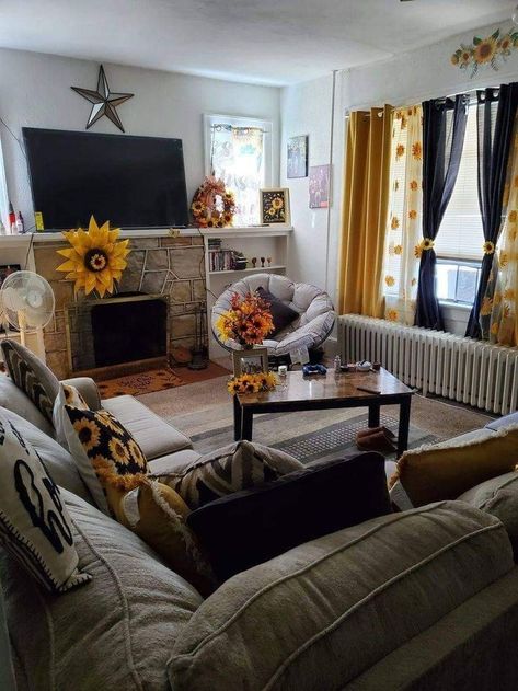 Beautiful sunflower theme home decor idea 2023 Sunflower Living Room Ideas, Sunflower Living Room, Sunflower Board, Beer Bottle Cap Art, Sunflower Theme, Cap Art, Rooms Decor, First Apartment Decorating, Bottle Cap Art