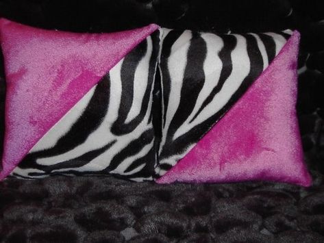 Pink Zebra Bedrooms, Zebra Bedroom, Animal Print Bedding, Mini Pillows, Hot Pink Zebra, Future Bedroom, Catty Noir, Faux Fur Pillow, Fur Pillow