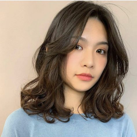 Short Permed Hairstyles Soft Curls, C Curl Short Hair Korean, Layered C Curl Perm Korean, Medium Length Digital Perm, Korean Curls Short Hair, S Curl Perm Korean Short, Korean Curly Hair Medium, Korean Short Wavy Hair, Korean Perm Shoulder Length