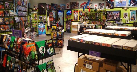 Big Bang Theory: 10 Hidden Details About The Comic Book Store You Never Noticed Big Bang Theory Set, Lime Green Walls, Nerd Cave, Comic Book Shop, Comic Book Store, Comic Store, Horror House, Comic Shop, The Big Bang Theory