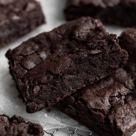 Small Batch Brownies Small Batch Brownies, Eggless Brownies, Gluten Free Fudge, Gluten Free Brownies Recipe, Almond Flour Brownies, Oreo Brownies, Brownie Ingredients, Gluten Free Brownies, Almond Flour Recipes