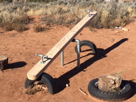 Diy Teeter Totter, Plastic Bottle Crafts Recycled, Playground Backyard Diy, Como Plantar Pitaya, Kids Outdoor Playground, Diy Kids Playground, Swing Set Diy, Reuse Old Tires, Wooden Beam