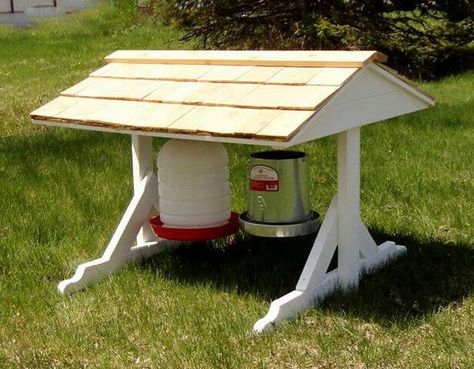 Nice feeding and watering station would keep the rain out of the food and the sun out of the water. Portable Chicken Coop, Chicken Feeders, Chicken Life, Water Station, Coops Diy, Best Chicken Coop, Chicken Feeder, Chicken Coop Designs, Diy Chicken