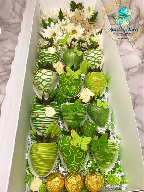 Shrek Strawberries, Sweet 16 Party Ideas Themes Princess And The Frog, Princess And The Frog Quinceanera Theme Cake, Green Covered Strawberries, Tinkerbell Strawberries, Green Dipped Strawberries, Green And Gold Strawberries, Princess And The Frog Strawberries, Princess Tiana Desserts