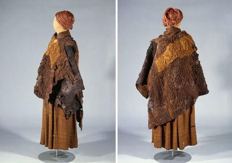 The Huldremose Woman: One of the best preserved and best dressed bog bodies Iron Age Clothing, Bog Body, Ancient Clothes, Ancient Clothing, Aged Clothing, Woolen Clothes, Medieval Garb, Viking Dress, Woolen Scarves