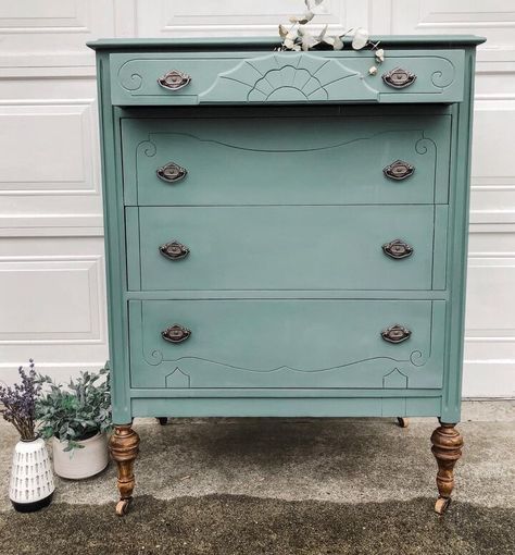 Do you love to upcycle furniture? check out these painted furniture makeovers if you're decorating on a budget. These before and after vintage dresser, table, buffet, coffee table and hutch makeovers are truly inspiring. #hometalk Dresser Upcycle, Vintage Dresser Makeover, Teal Dresser, Furniture Transformation, Diy Foil, Painted Dressers, Repurpose Furniture, Vintage Armoire, Furniture Cleaning