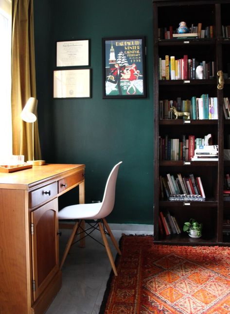 Study Room Decor Green Wall, Dark Green Study Room, Study Room Colour, Dark Study Room, Dark Green Office Ideas, Green Study Room, Dark Green Study, Townhouse Office, Green Office Ideas