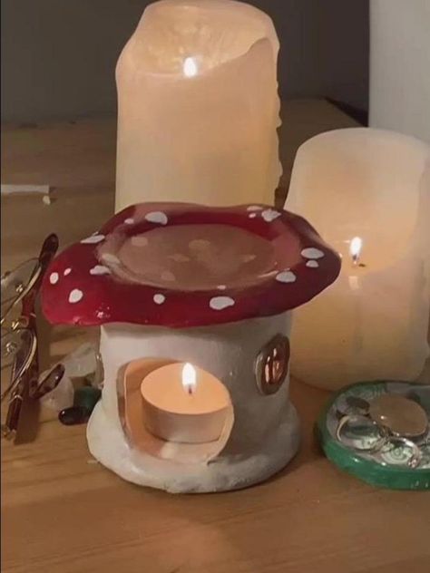 Aesthetic Clay Candle Holder, Clay Mushroom Candle Holder, Small Clay Sculptures Aesthetic, Clay Candle Holders Aesthetic, Clay Wax Melter Diy, Clay Ideas Candle Holder, Candle Clay Holder, Cute Candle Holders, Cool Clay Projects