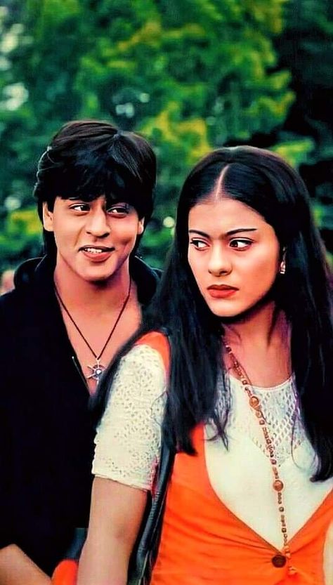 Ddlj Srk Wallpaper, Sharuk Khan And Kajol, Bollywood Couples Wallpaper, Shahrukh Khan Ddlj, Kajol And Shahrukh Khan, Most Watched Movies, Srk And Kajol, Srk Kajol, Dilwale Dulhania Le Jayenge