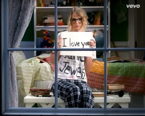 from You Belong With Me (Taylor Swift) music video - I love you Taylor Swift Music Videos Outfits, Taylor Swift Halloween Costume, Social Media Etiquette, Taylor Swift Costume, Taylor Swift Music Videos, Miss Americana, Taylor Outfits, Taylor Swift Party, Taylor Swift Birthday