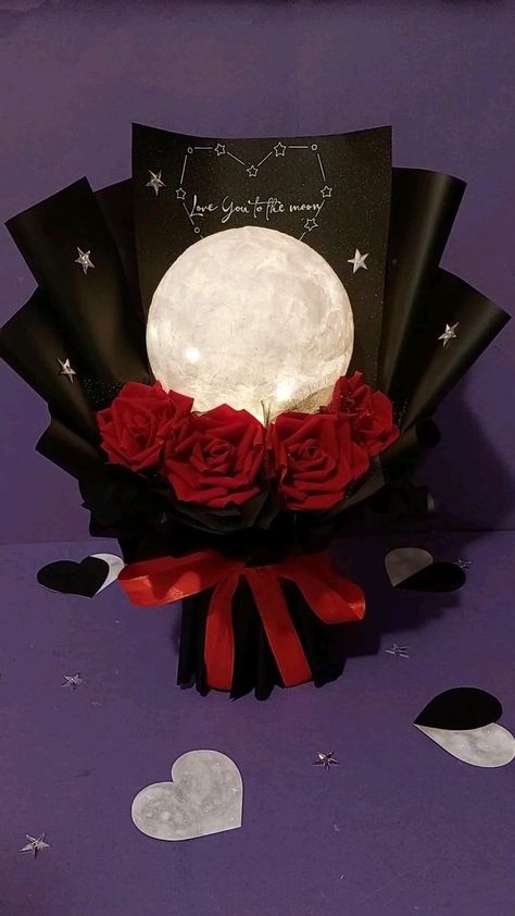 Ramo Bouquet, Paper Petals, Handmade Gifts For Boyfriend, Moon Crafts, Cute Diy Room Decor, Beautiful Dark Art, Paper Flowers Diy, Ethereal Art, Cardboard Crafts