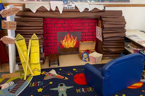 Fireplace Dramatic Play Preschool, Ski Lodge Dramatic Play, Cozy Cube Ideas Preschool, Cabin Classroom Theme, Winter Dramatic Play Preschool, Hummingbird Christmas, Winter Theme Preschool, January Classroom, Indoor Playroom