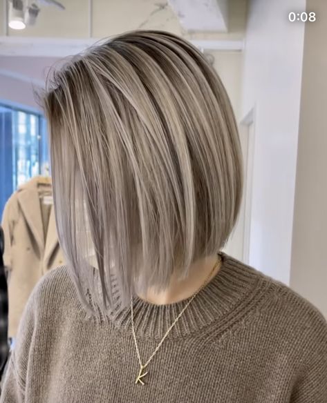 Lob Aline Haircut, Hair Shots, Ash Blonde Hair Balayage, Colored Bobs, Lemon Plant, Short Hair Highlights, Grey Hair Inspiration, Blonde Bob Hairstyles, Choppy Bob Hairstyles