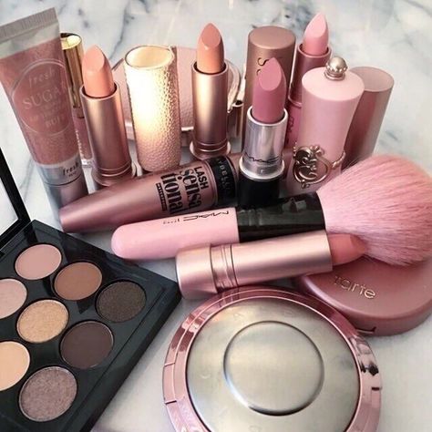 Image discovered by Raz kamaran. Find images and videos about makeup, beauty and make up on We Heart It - the app to get lost in what you love. Top Makeup Products, Makeup Guide, High End Makeup, Nude Makeup, Affordable Makeup, Elegant Makeup, Beauty Hacks Video, Luxury Makeup, Makeup Brands