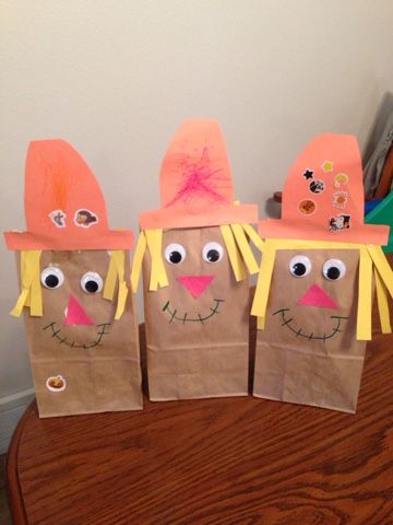 Diary of a Pinterest Mom: Paper bag scarecrows Scarecrow Puppet Paper Bag, Scarecrow Paper Bag Craft, Paper Sack Crafts, Paper Bag Scarecrow Craft, Paper Bag Scarecrow, Scarecrow Craft, Pinterest Mom, Room Activities, Art Docent