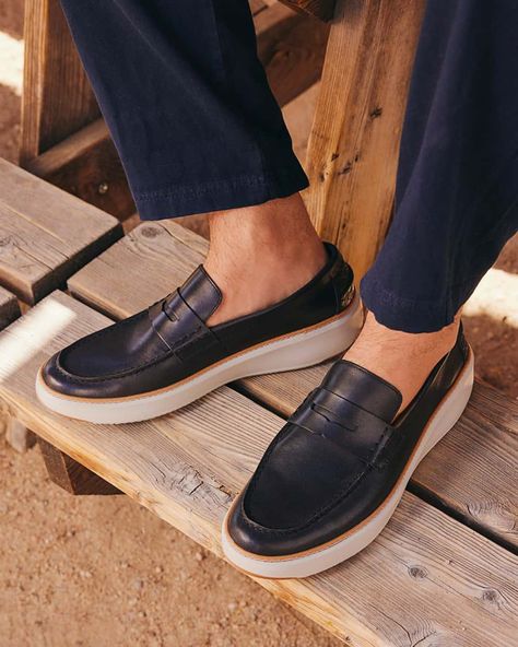 Comfortable Shoes For Men, Cole Haan Loafers, Comfortable Mens Shoes, Deck Shoes, Most Comfortable Shoes, Driving Shoes, Mens Fashion Trends, Navy Pants, Stylish Shoes