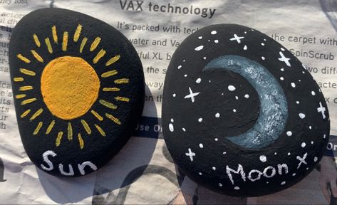 my friend painted the sun and gave it to me and i painted the moon and gave it to her so now we have matching rocks!!! Sun And Moon Rock Painting, Stone Painting For Best Friends, Sun Rock Painting, Sun And Moon Matching, Drawing Rocks, Friend Painting, Funny Birthday Cakes, Art Invitation, Moon Rock