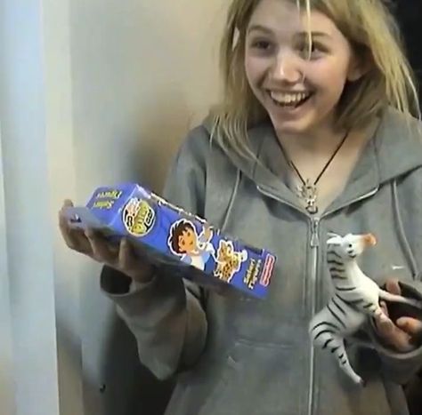 Cassie Skins, Hannah Murray, Skin Aesthetics, Skins Uk, Serie Tv, Pretty People, Beautiful People, It Cast, Film