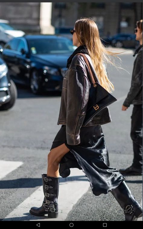 Biker Boots Outfit, Berlin Fashion Street, Outfit Botas, Fall Boots Outfit, Winter Boots Outfits, Paris Mode, Looks Street Style, Free Style, Winter Fits