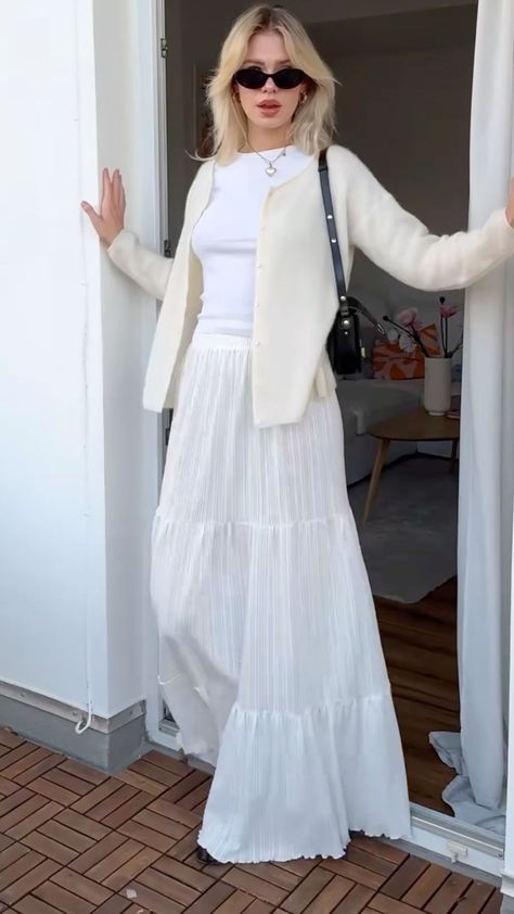 White Tiered Skirt Outfit, Tiered Maxi Skirt Outfit, White Midi Skirt Outfit, Tiered Skirt Outfit, Tiered Long Skirt, Style Your Clothes, White Maxi Skirt Outfit, Maxi Skirt Outfit Summer, Ruffle Skirt Outfit