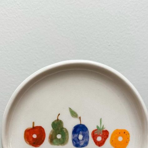 jenniceramics on Instagram: "🐛   this is actually the first set I made out of all the very hungry caterpillar pieces I’ve made! it was a surprise for my friends’ kid who ̶i̶s̶ was obsessed with the book. she randomly told me in a convo after I had finished these plates that he wasn’t into it at all anymore!   so I revealed the surprise to her to see if she still wanted them (his initial is on the back of each plate) and she does but still haven’t mailed them and it’s been months 🤦🏻‍♀️  sometimes I’m really together and sometimes I’m really not 💁🏻‍♀️  ****update: I mailed them and the received them and she recorded them opening it together and it warmed my heart 🥹  #ceramics #seattle #veryhungrycaterpillar #hungryhungrycaterpillar #caterpillar #handmadeplates #plates #drawing #paintin Plate Pottery Ideas, Painted Ceramic Ideas, Diy Plate Painting, Kids Pottery Projects, Painting On Plates, Ceramic Art Ideas, Pottery Painting Plate, Hungry Hungry Caterpillar, Plate Painting Ideas