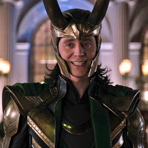 Home / Twitter Loki Ragnarok, The Avengers 2012, Architecture Art Nouveau, Avengers Outfits, Thor 1, Loki Love, Avengers 2012, Loki God, Loki Avengers