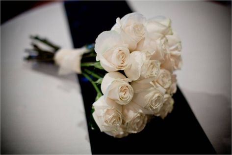 Loz Wedding, Understated Wedding, Drying Roses, Bride's Bouquet, Wedding Boots, Ivory Roses, Plant Information, Neutral Wedding, Wedding Aesthetic